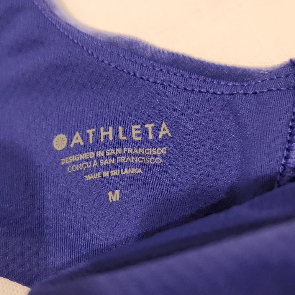 Athleta Velvet Cut Out Crop Tank Top Sport Bra in Ligth Purple. Size M